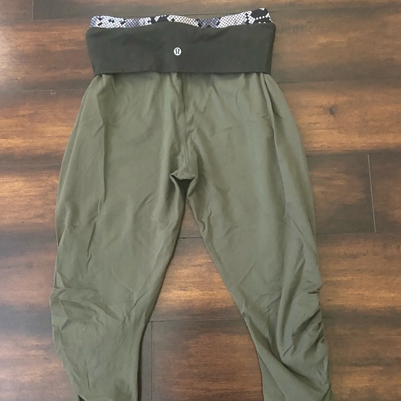 Lululemon Sunset Salutation Crop Fatigue Green Ziggy Snake Butter Pink &… - Picture 9 of 12